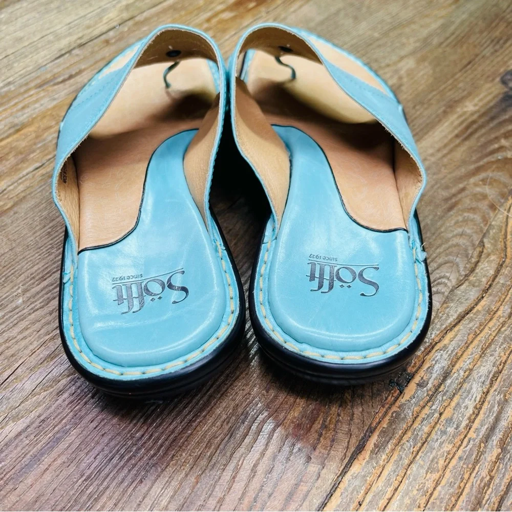 New ~ Sofft Turquoise Leather Floral Slip On Low Heeled Sandals Size 9